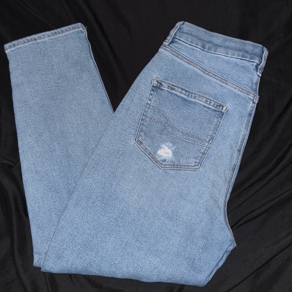 American Eagle Woman’s Stretch Mom Jeans Medium Wash